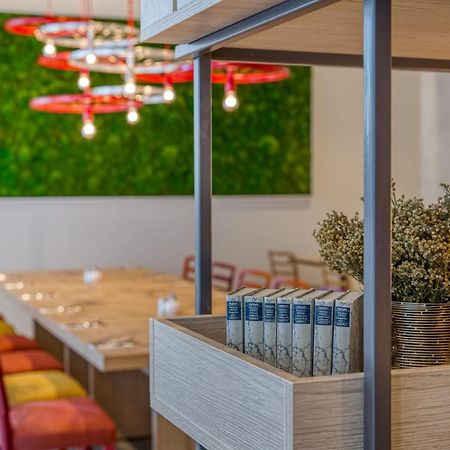 Intercityhotel Berlin Airport Ber Terminal 1 & 2 舍讷费尔德 外观 照片 The interior of the restaurant