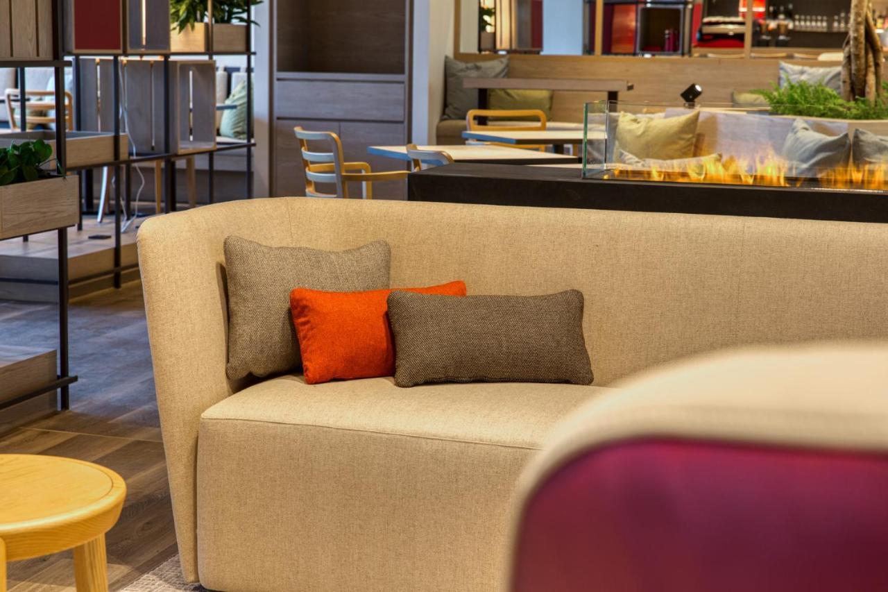 Intercityhotel Berlin Airport Ber Terminal 1 & 2 舍讷费尔德 外观 照片 "The sofa is a sofa"