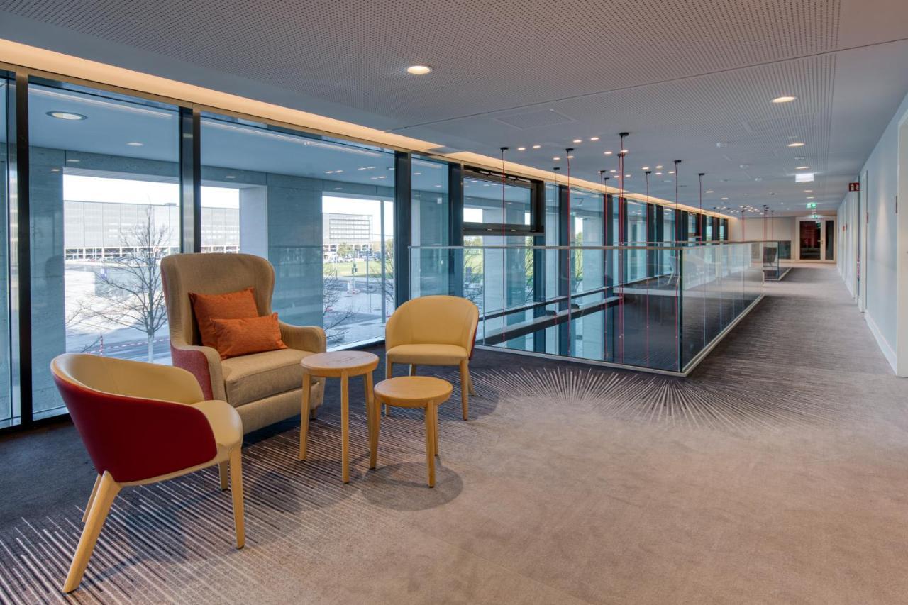 Intercityhotel Berlin Airport Ber Terminal 1 & 2 舍讷费尔德 外观 照片 The interior of the building