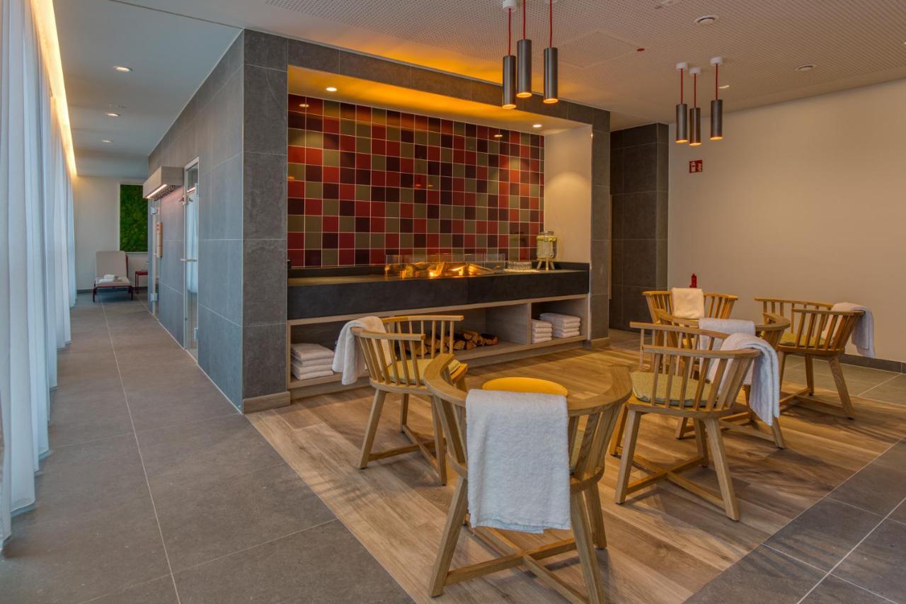 Intercityhotel Berlin Airport Ber Terminal 1 & 2 舍讷费尔德 外观 照片 The interior of the spa