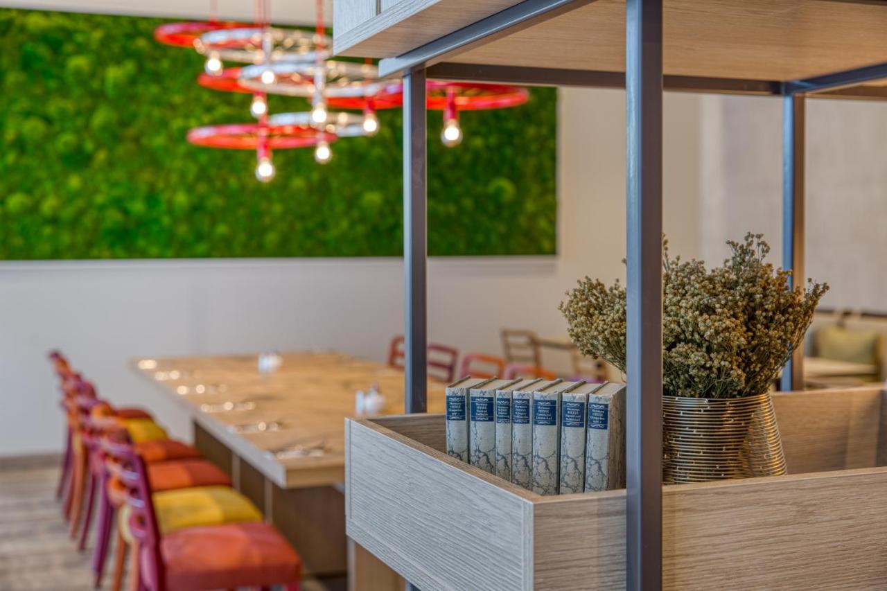 Intercityhotel Berlin Airport Ber Terminal 1 & 2 舍讷费尔德 外观 照片 The interior of the restaurant