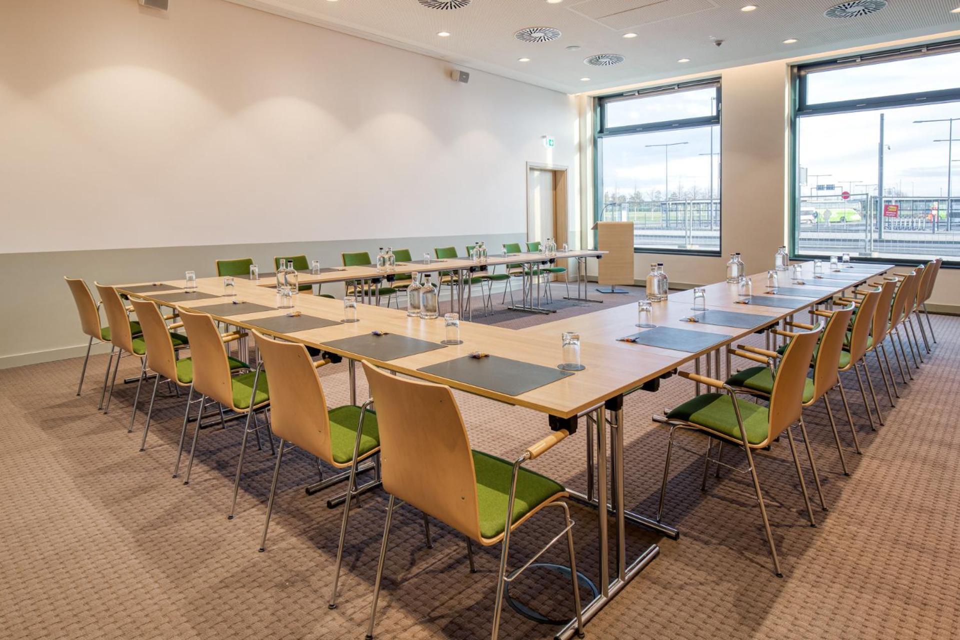 Intercityhotel Berlin Airport Ber Terminal 1 & 2 舍讷费尔德 外观 照片 Meeting room