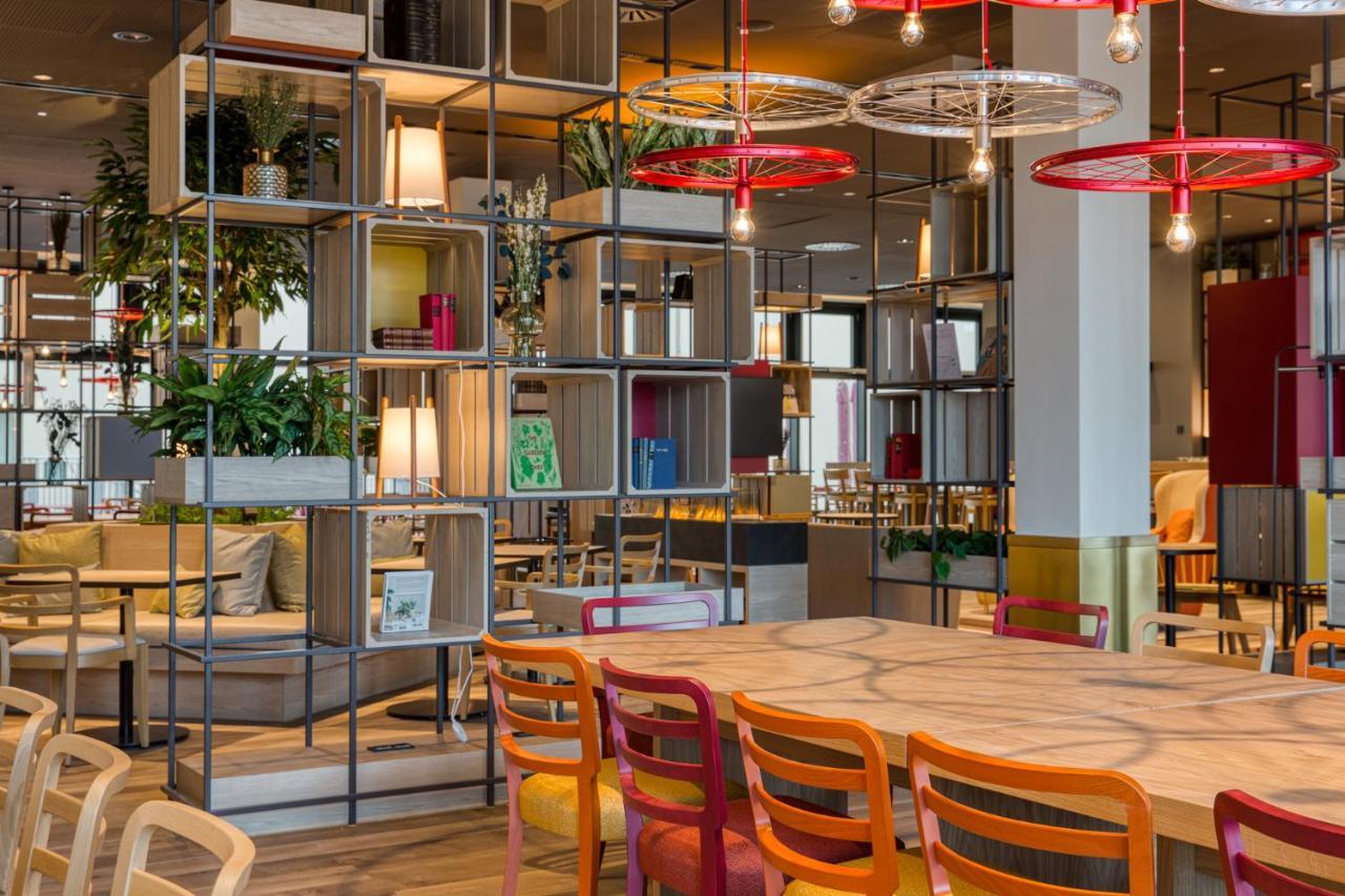 Intercityhotel Berlin Airport Ber Terminal 1 & 2 舍讷费尔德 外观 照片 Interior of the hotel