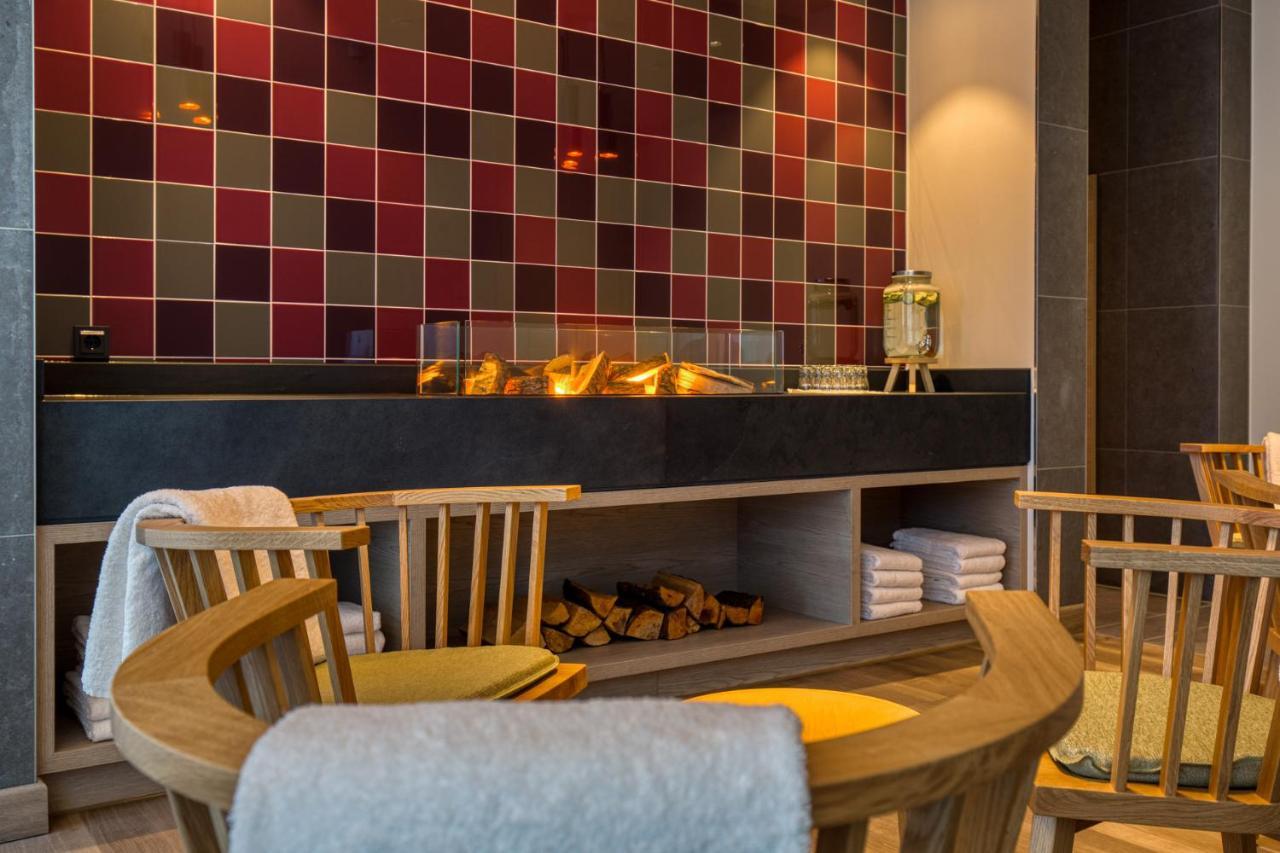 Intercityhotel Berlin Airport Ber Terminal 1 & 2 舍讷费尔德 外观 照片 "The fireplace is a highlight of the spa."