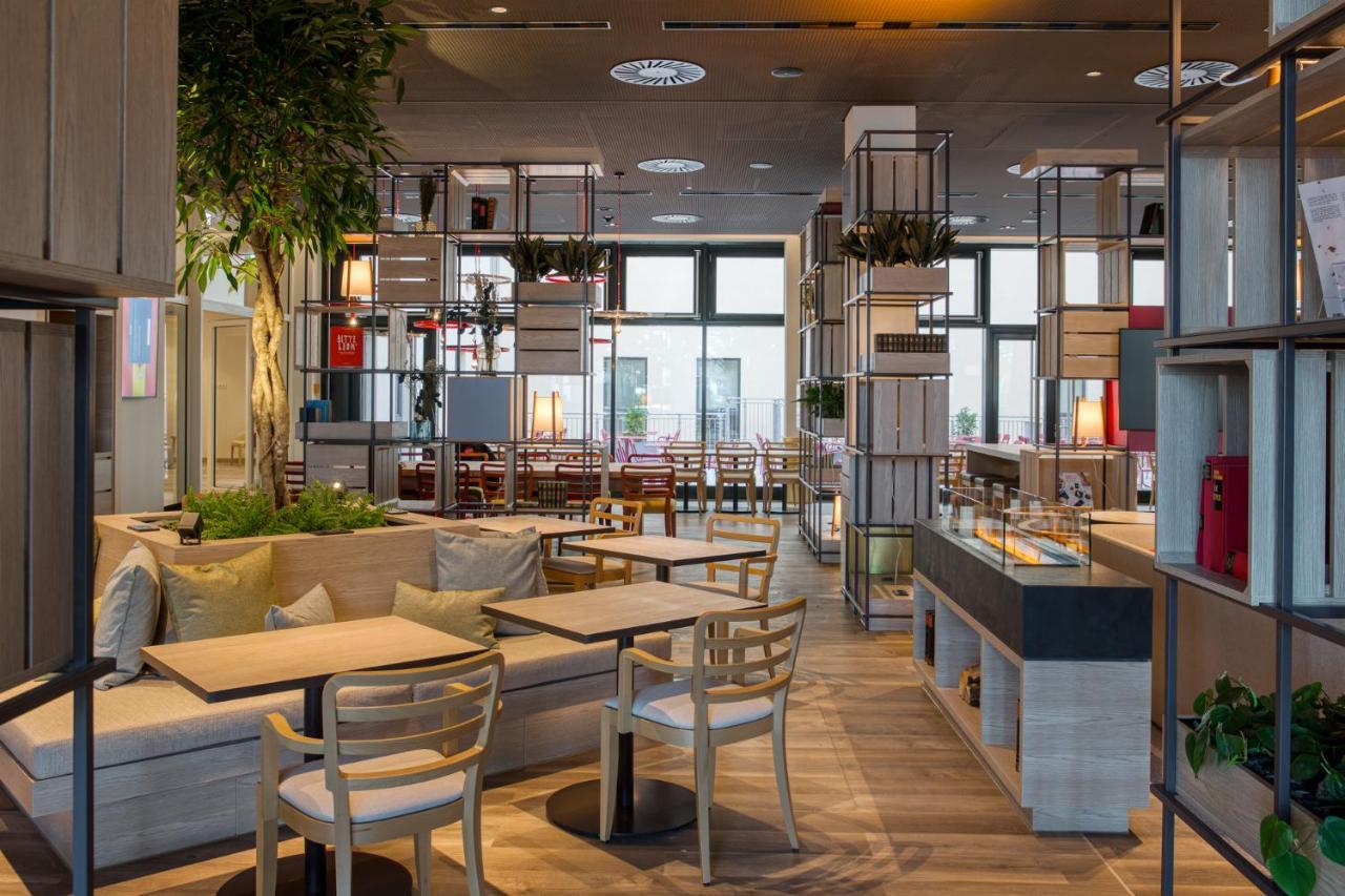 Intercityhotel Berlin Airport Ber Terminal 1 & 2 舍讷费尔德 外观 照片 Interior of the hotel